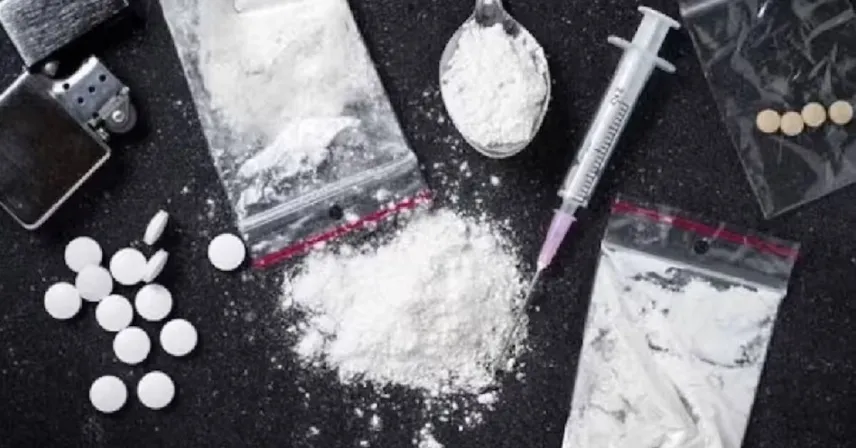 Seized drugs: white powder, syringe, packets found by polic
